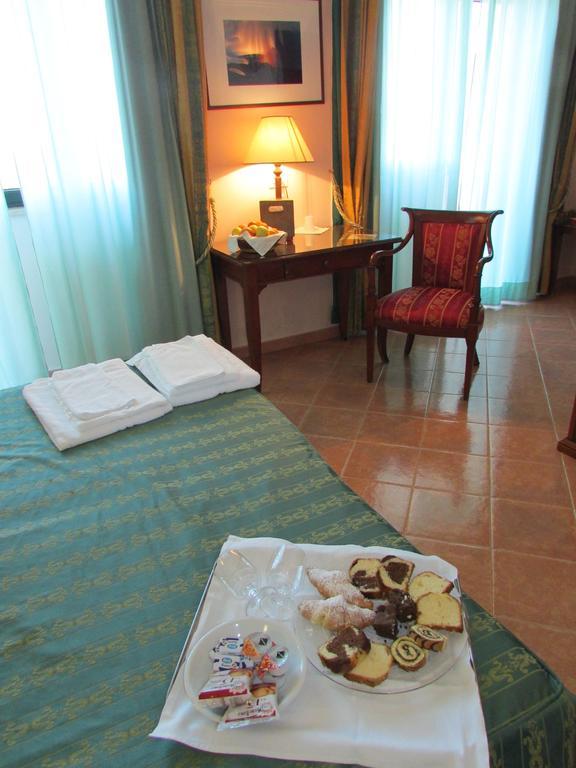 Emmaus Hotel Zafferana Etnea Værelse billede
