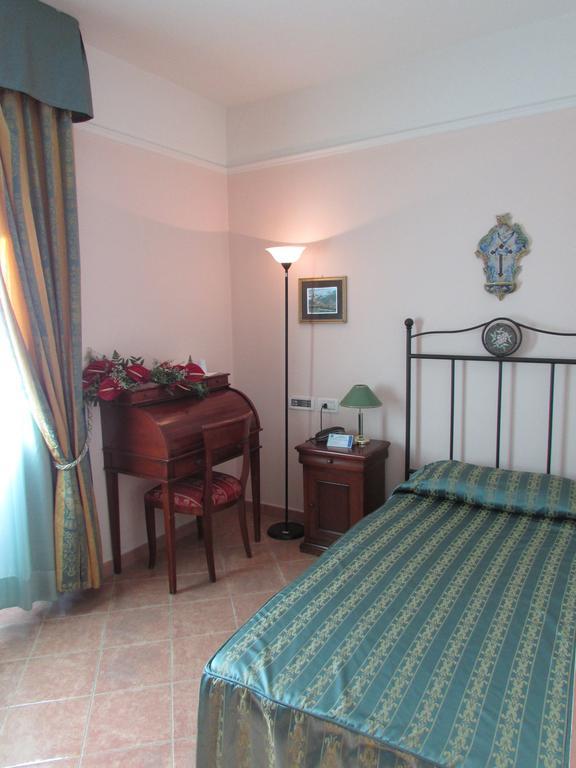Emmaus Hotel Zafferana Etnea Værelse billede